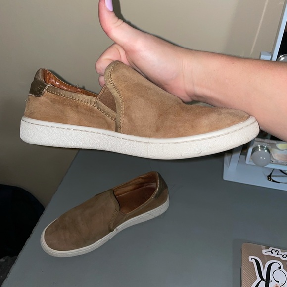 UGG flats - Picture 2 of 7